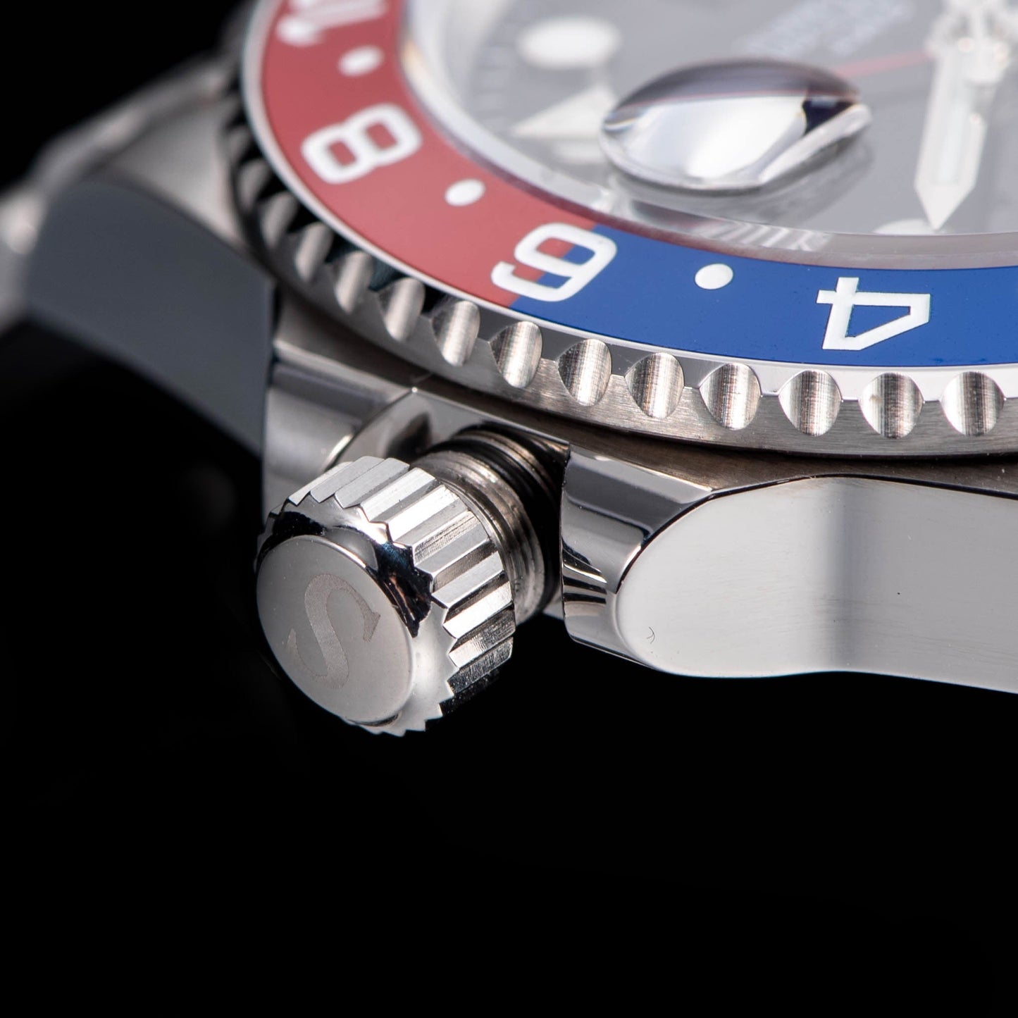 GMT DIVER'S SU126710BLRO V2 Red & Blue Bezel