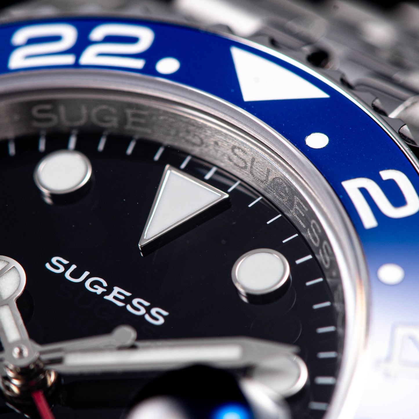 GMT DIVER'S SU126710BLRO V2 Red & Blue Bezel