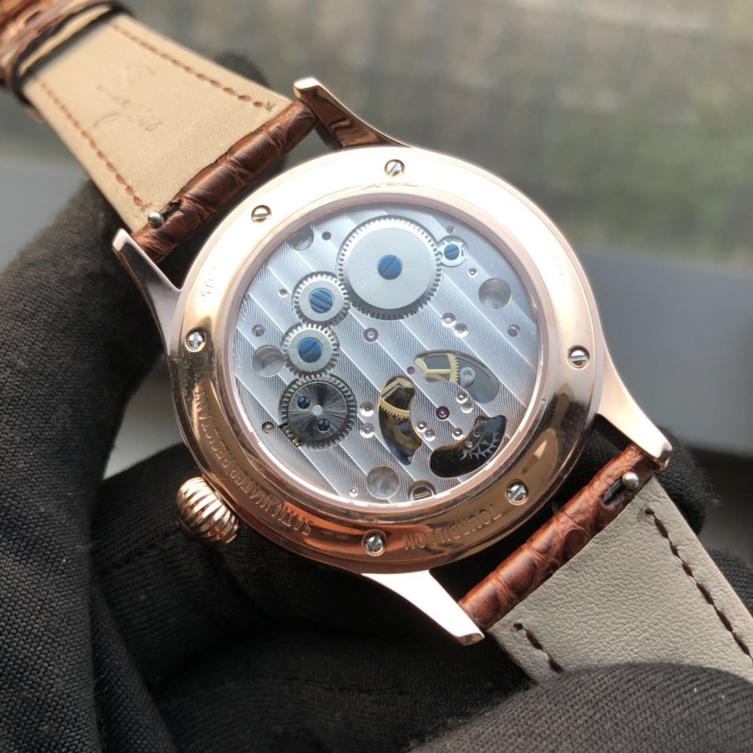 Tourbillon Master SU8001GWD